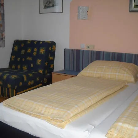 Guest house Gastehaus Bergland-garni 3*