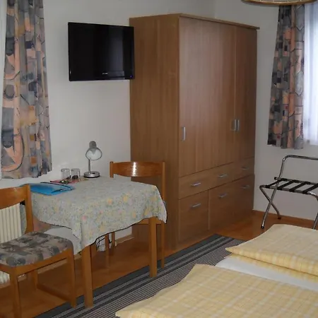 Guest house Gastehaus Bergland-garni 3*
